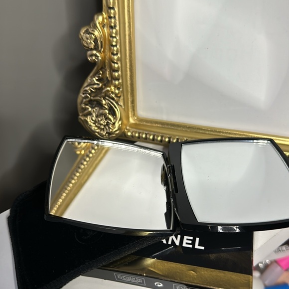 Chanel Double sided mirror - Picture 7 of 7